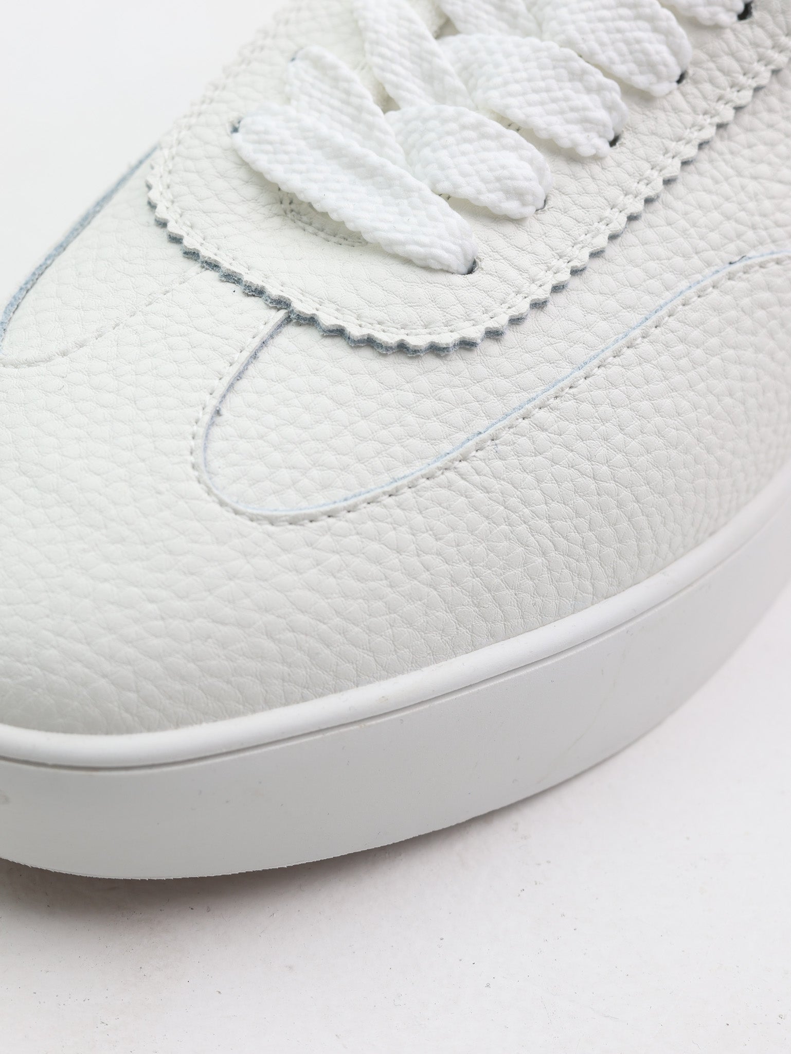 Jonathan D Shoe White
